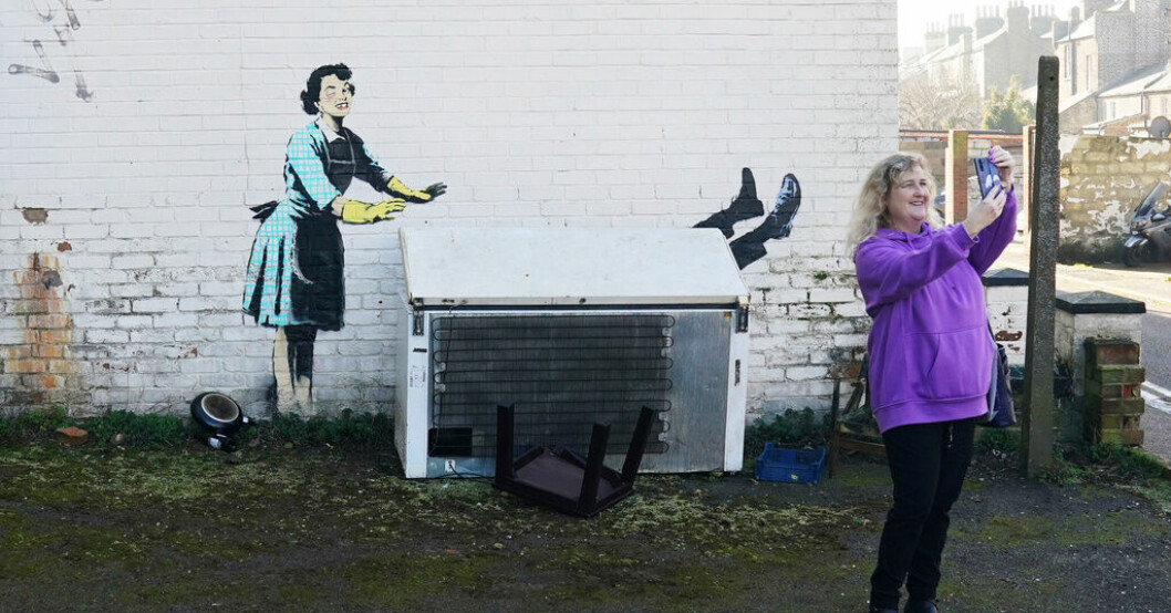 "'Valentine's day mascara" – den brittiske graffitikonstnären Banksys kommentar till Alla hjärtans dag. Våld och inte romantik i nytt Banksy-verk
