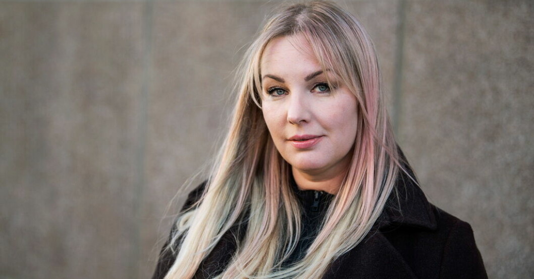 "Det känns jätteviktigt att kunna berätta om något som inte tidigare är berättat inifrån, hur det kan vara att drabbas av en sådan sjukdom", säger Annah Björk som har skrivit om hur hon drabbades av postcovid. Hon är fast i postcovid: "Lågintensiv tortyr"