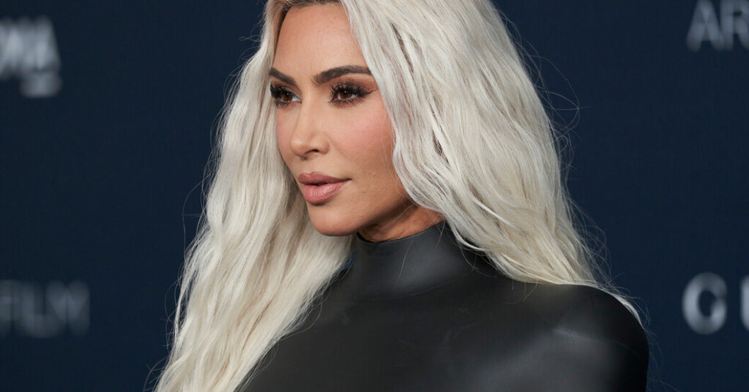 "Läs av rummet", tyckte en manusförfattare efter att Kim Kardashian twittrat från inspelningen till "American horror story" mitt under manusförfattarstrejken. Arkivbild. Kardashian hånad för strejkbryteri