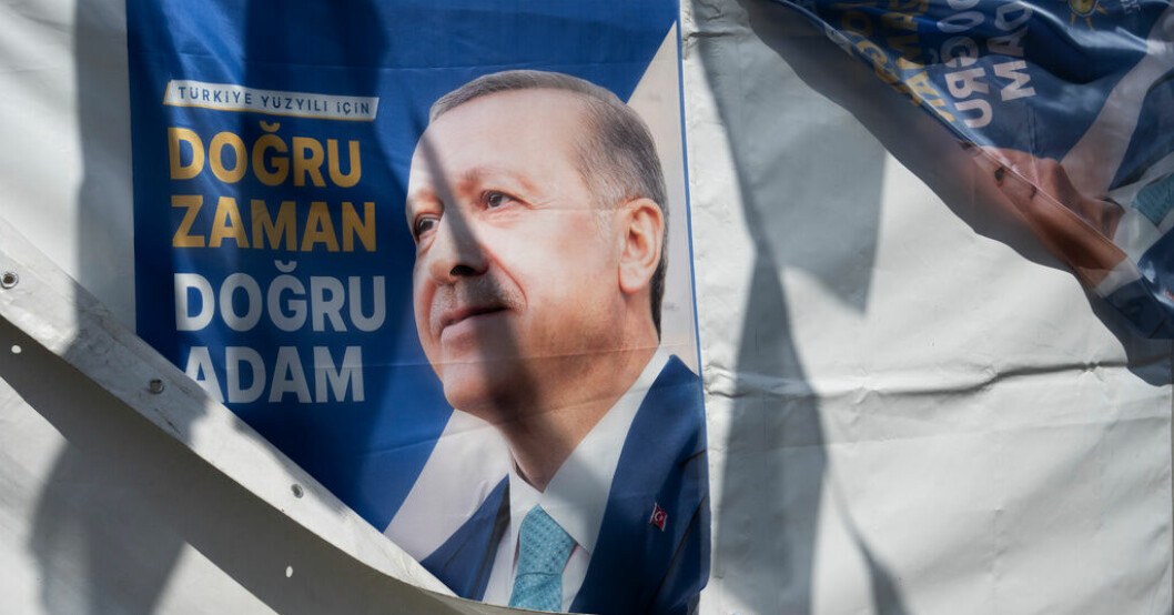 "Rätt man för rätt tid" står det på valaffischen för Turkiets president Recep Tayyip Erdogan. Gäller det även Sveriges Natoansökan? Experter: Erdoganseger kan gynna Natoansökan