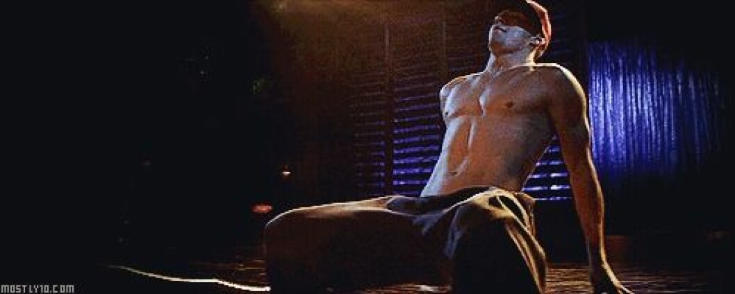 Via: <a href="http://giphy.com/gifs/sexy-channing-tatum-abs-v7JRryNPGruAE" target="_blank">giphy.com</a> Via: giphy.com