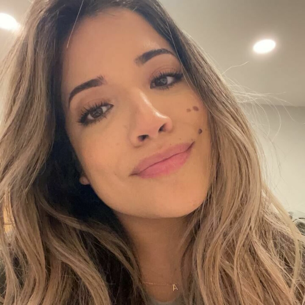 Jessica Alvarez, 32, fick barn som 16-åring. Nu blandar folk ständigt ihop hennes med sin 15-åriga dotter. <em>”Är du hon verkligen din dotter – eller din tvilling?”</em>, skriver hennes följare på TikTok.