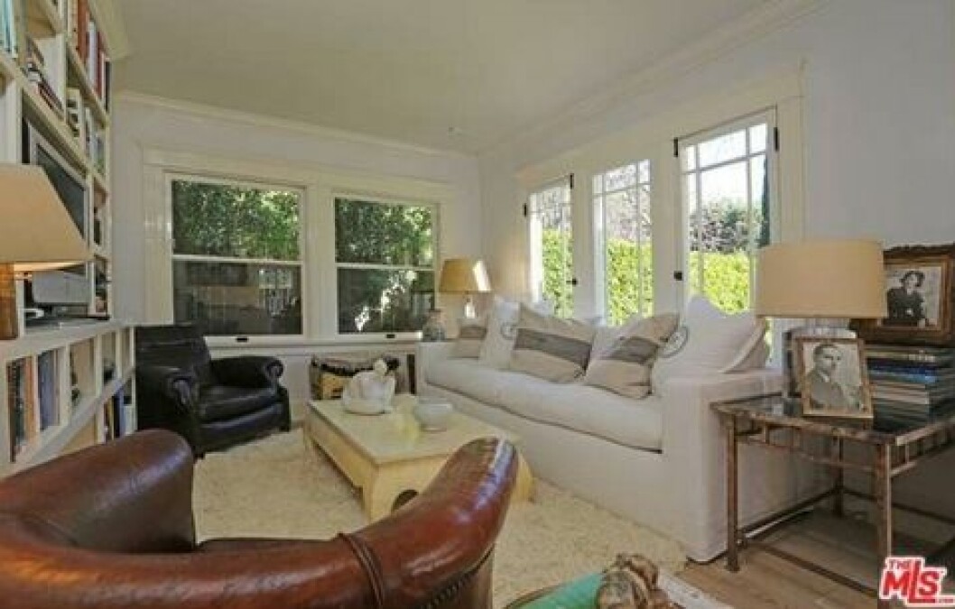 0227-lena-dunham-la-home06-480w (1)
