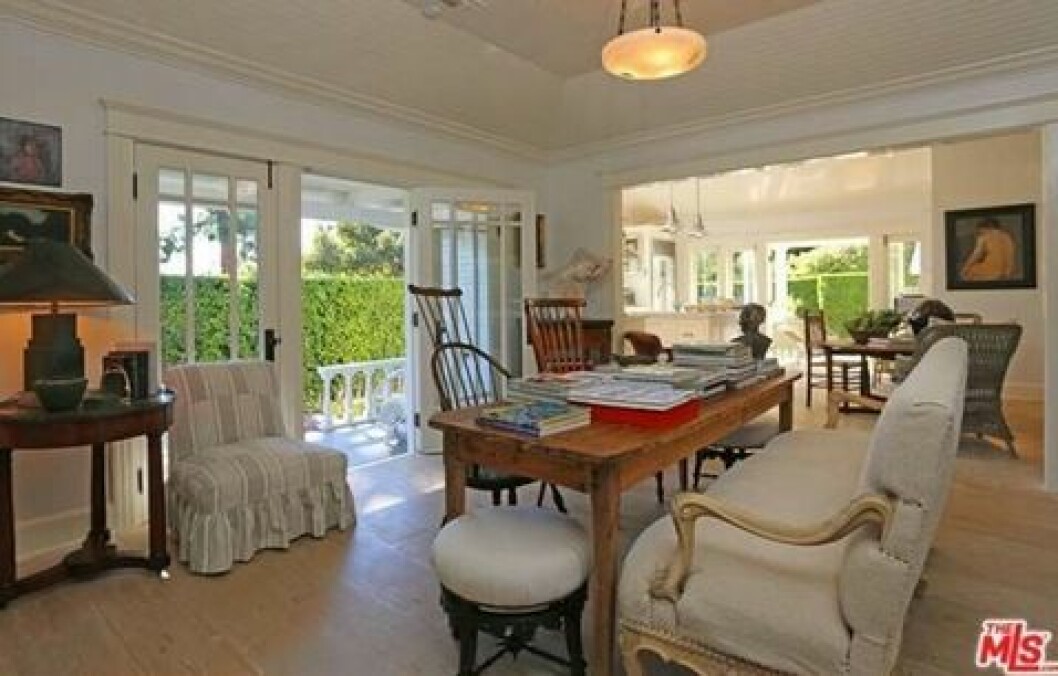 0227-lena-dunham-la-home07-480w