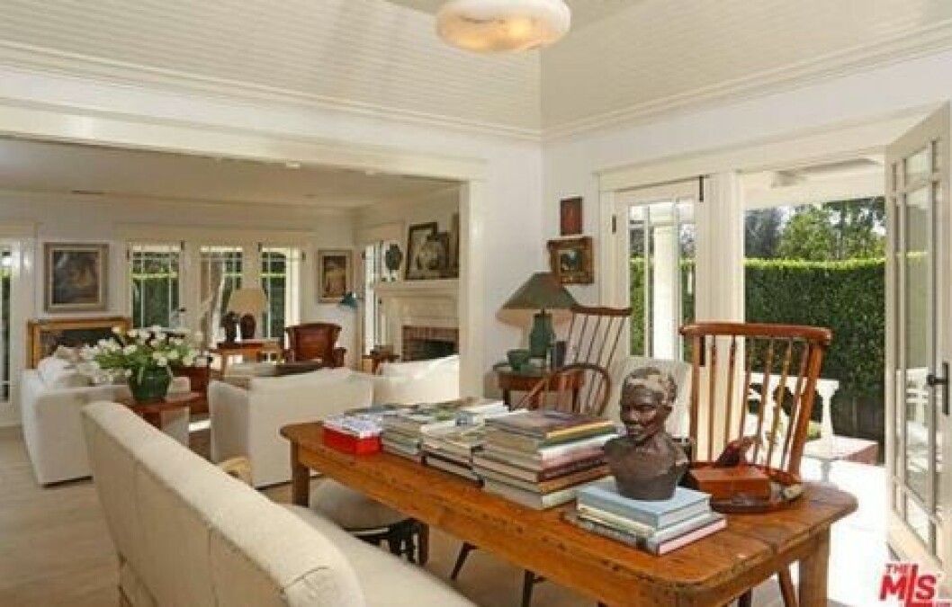 0227-lena-dunham-la-home08-480w