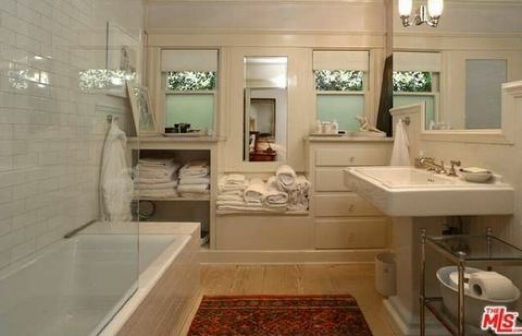 0227-lena-dunham-la-home17-480w