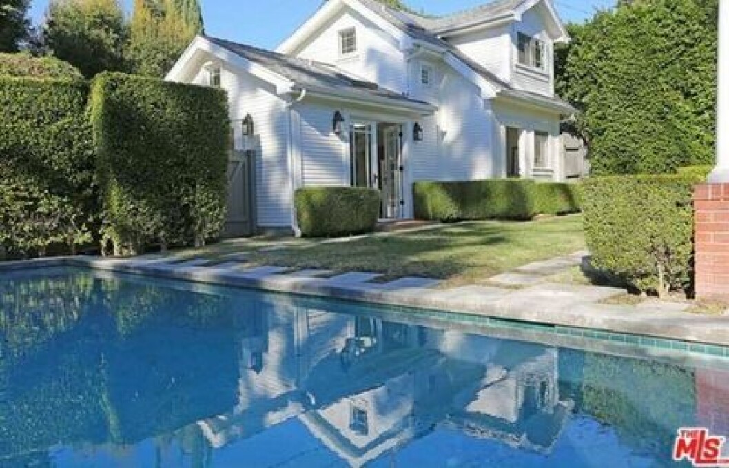 0227-lena-dunham-la-home20-480w