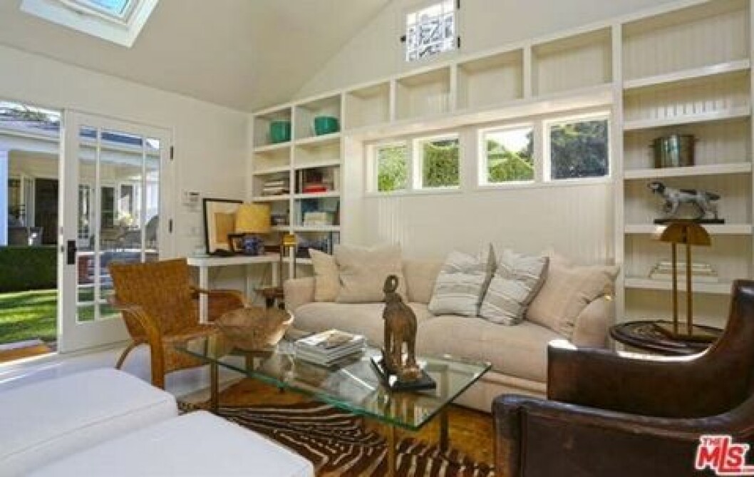 0227-lena-dunham-la-home23-480w (1)