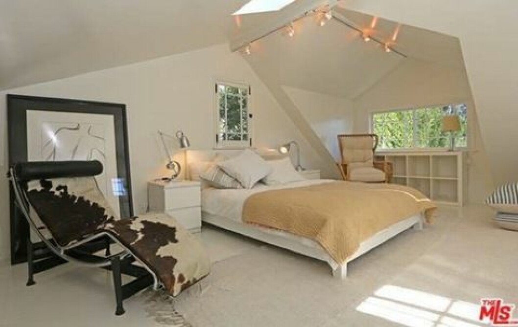 0227-lena-dunham-la-home27-480w