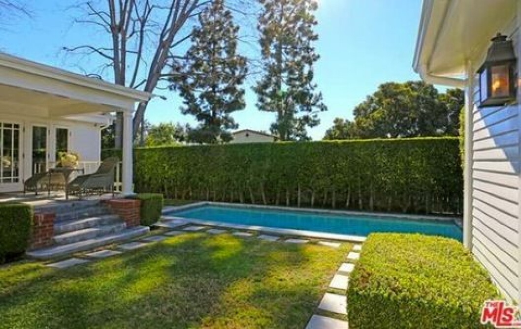 0227-lena-dunham-la-home28-480w