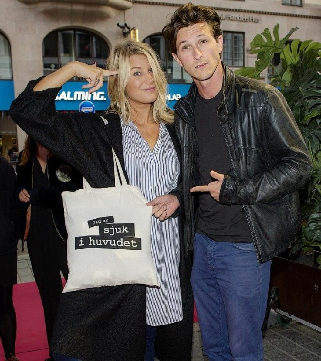 Viktor Åkerblom och Jessica Ekman pratar gärna om psykisk ohälsa. Foto: All Over Viktor Åkerblom och Jessica Ekman pratar gärna om psykisk ohälsa. Foto: All Over