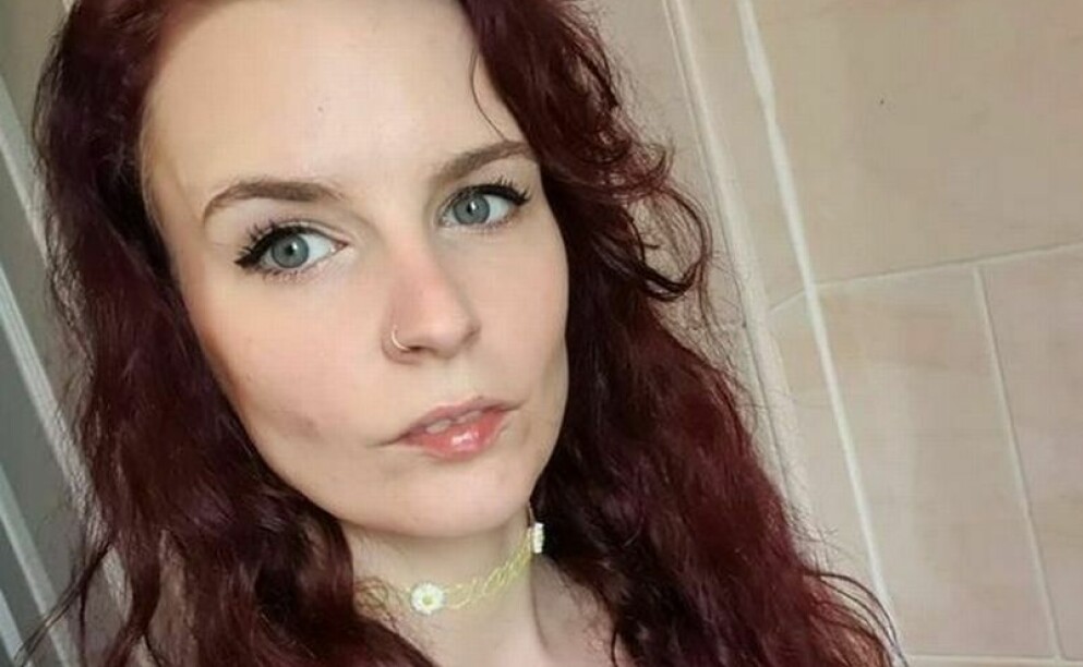Clare McGuire skulle färga ögonbrynen. Men något gick snett. Clare McGuire.