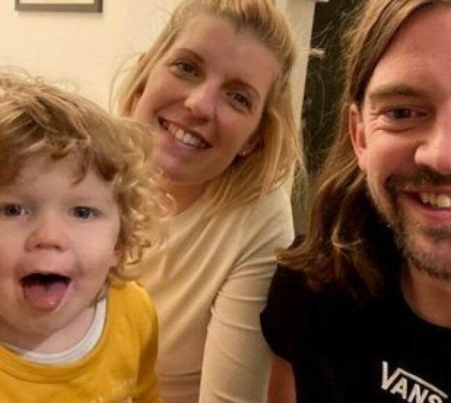 Danni och Craig tillsammans med sonen Bodhi. Danni med familjen.