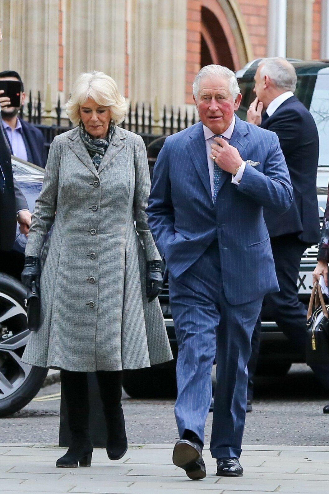 Prins Charles och Camilla Duchess av Cornwall. <em><strong>FOTO: IBL</strong></em> Prins Charles och Camilla Duchess av Cornwall tar en promenad