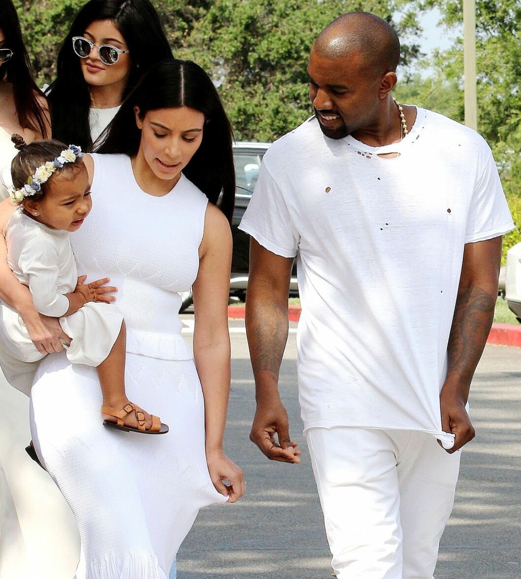 Kim Kardashian, maken Kanye West och lilla North West. Foto: All Over Kim Kardashian, maken Kanye West och lilla North West. Foto: All Over