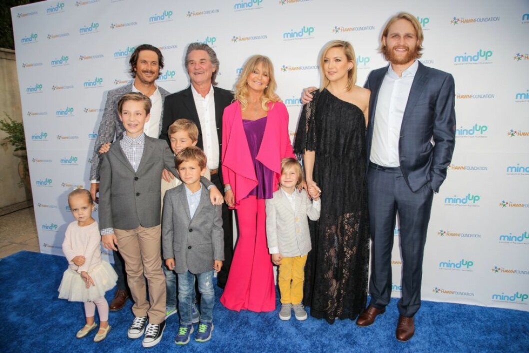 Oliver Hudson med mamma och pappa Kurt Russell och Goldie Hawn plus syskonen Kate Hudson och Wyatt Russell. Även Olivers barn Wilder, Rio och Bodhi, samt Kates söner Ryder och Bingham. Oliver Hudson, Kurt Russell, Goldie Hawn, Kate Hudson, Wyatt Russell, Ryder Robinson, Wilder Hudson, Bodhi Hudson, Rio Hudson, Bingham Bellamy