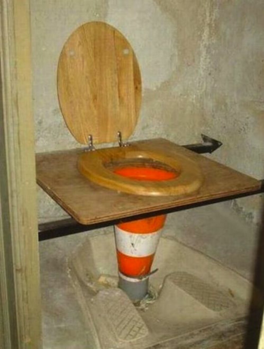 11-ghetto-homemade-traffic-cone-toilet