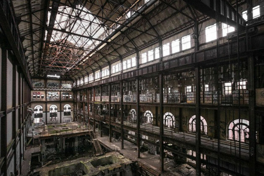 Källa: <a href="http://www.dailymail.co.uk/news/article-2380357/Gates-Hell-Eerie-pictures-abandoned-Yonkers-power-station-built-1906-used-backdrop-zombie-movies-brutal-gang-initiations.html" target="_blank">dailymail.co.uk</a> 12
