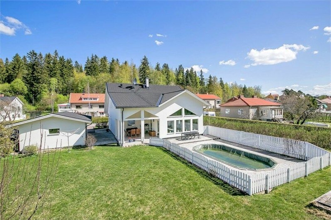 Via: <a href="http://objekt.fastighetsbyran.se/Objekt/?objektID=1306550" target="_blank">Fastighetsbyrån</a> 12166030