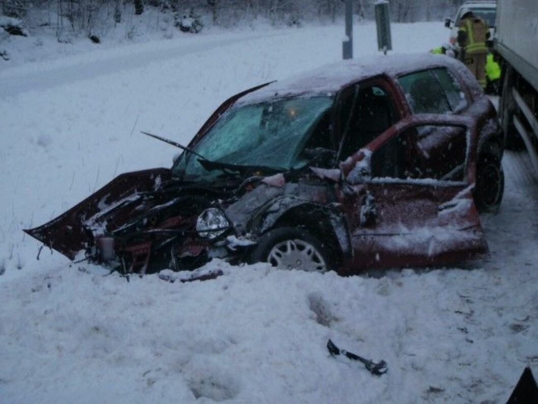 Av bilen Simon satt i blev det inte mycket mer än skrot kvar. Av bilen Simon satt i blev det inte mycket mer än skrot kvar.