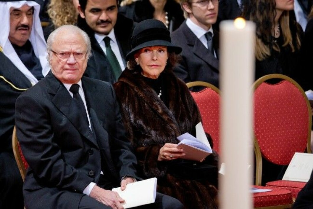 Kungen och Silvia stöttar Madeleine i den tuffa krisen. Foto: IBL Kungen och Silvia stöttar Madeleine i den tuffa krisen. Foto: