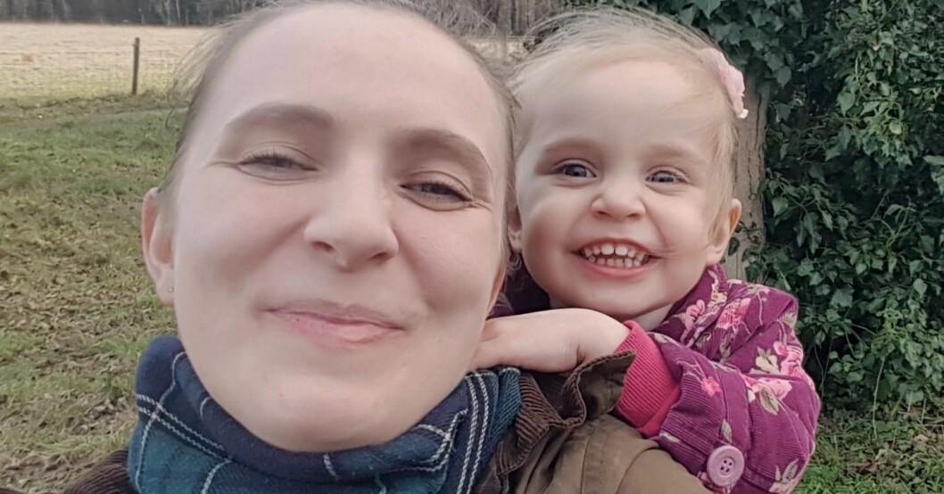 Kelly var orolig att det hade gått lite för bra efter operationen och var på sin vakt. Men Laurel verkar må bättre än någonsin och är överlycklig och vill ofta visa upp den nya mage. Kelly och Laurel Phizacklea