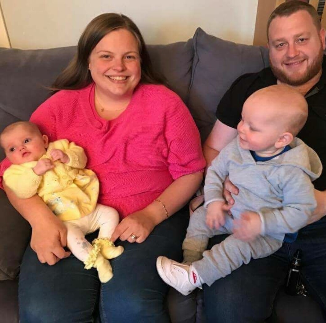 <strong>Hela familjen Karté 2017. Syskonen Jackson, 5, och Skye, 4, föddes med elva månaders mellanrum.</strong> Hela familjen Karté.