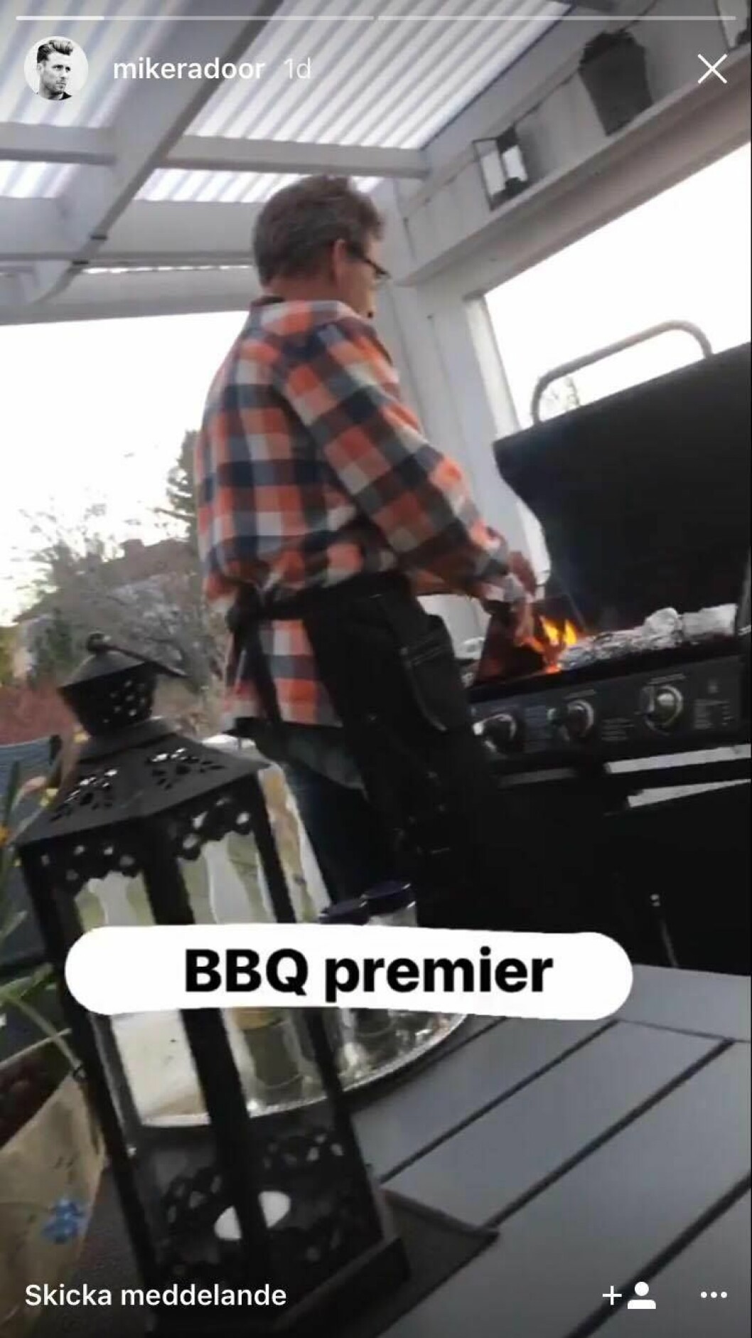 Mike Radoor filmade Ellens pappa på deras altan i lördags och publicerade på sin Instagram.