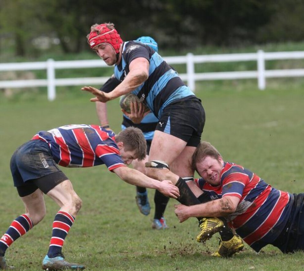 Henley Rugby Club förlorade matchen med 25-19. När de sedan skulle byta om föll Dave Hyde plötsligt ihop i omklädningsrummet.