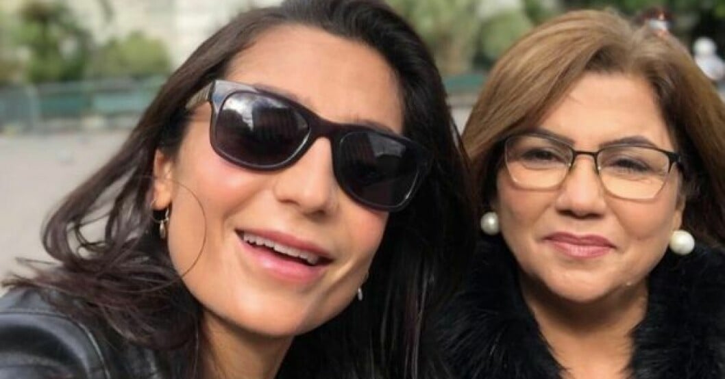 Nadia Nadim och hennes mamma som dog i en trafikolycka mitt under Nadias sändning när Danmark spelade mot Tunisien i VM.