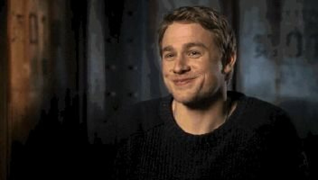 Via: <a href="http://giphy.com/gifs/pacific-rim-charlie-hunnam-raleigh-becket-RyZPTPIAB5iHC" target="_blank" rel="noopener">giphy</a> 200 (2)