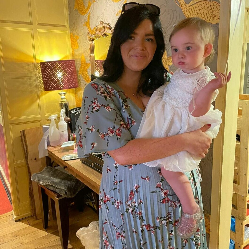 25-åriga Lorna Goodings fick plötsligt värkar när hon var på fest. Hon trodde att hennes mage bara var uppsvälld och hon hade tagit ett graviditetstest som var negativt. Så nyheten kom som en chock när hon kom in till sjukhuset. Läkarna berättade att hon var i vecka 38.