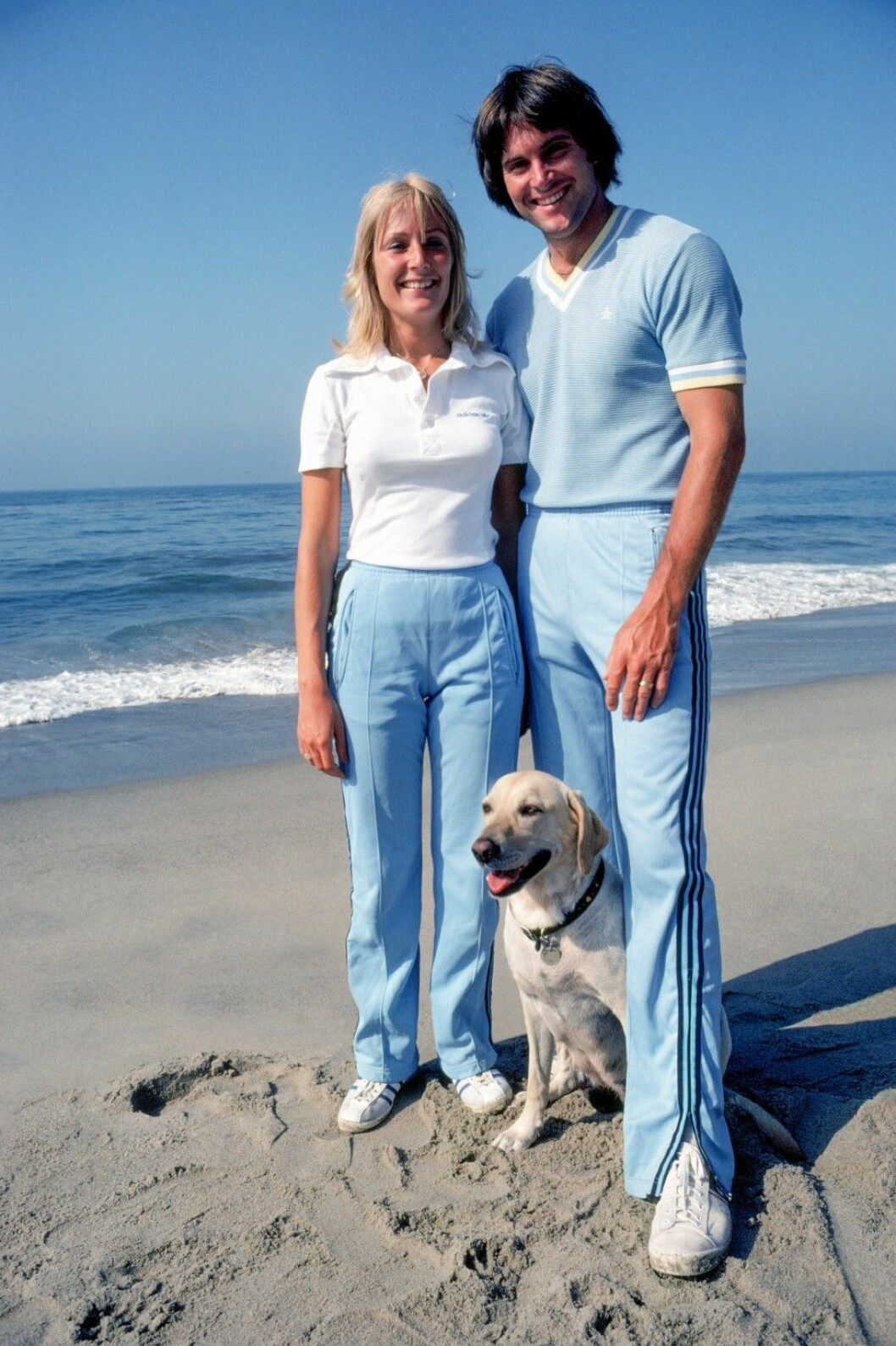 Med första hustrun Chrystie var Bruce gift mellan 1972 – 1981. Foto: All Over Press Olympic Decathlon champ and TV celebrity Bruce Jenner and his first wife, Chrystie, pose on the beach in Malibu, Calif. in 1977. *** Local Caption *** 25.D35EET