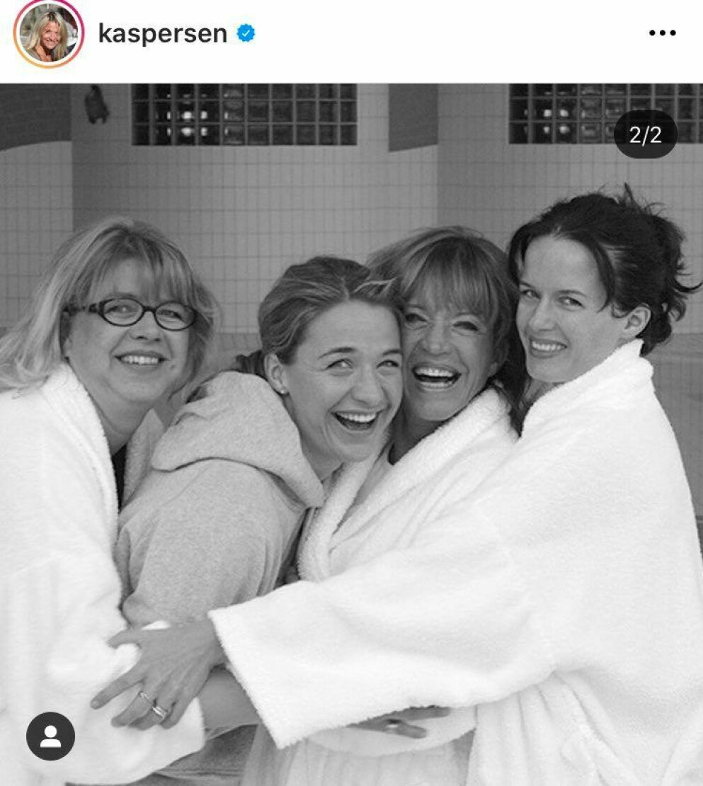 Monica med sina systrar och mamma Lill Babs. Kristin Kaspersen med systrar och Lill Babs