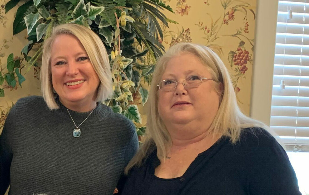 <strong>Kristin Schoonfeld och hennes halvsyster Tami, matchades ihop genom dna-testet.</strong> Kristin Schoonfeld och systern Tami.