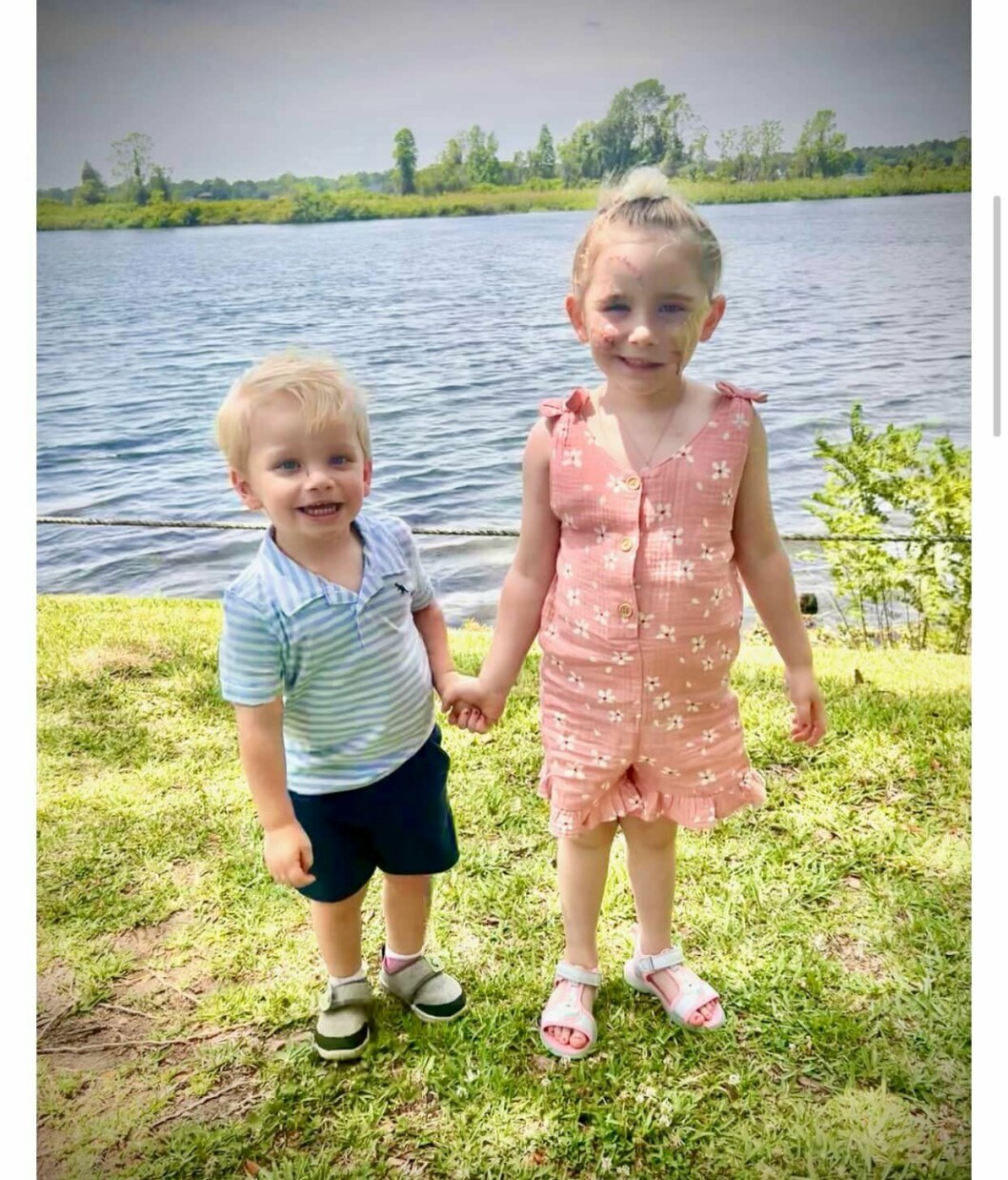 4-åriga dottern Lainey, och den 2-åriga pojken Wesley.