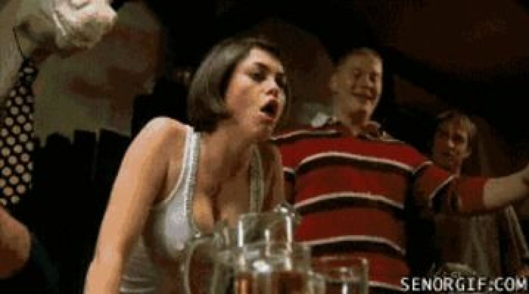 Via: <a href="www.giphy.com" target="_blank">Giphy</a> 2_shotsrunda