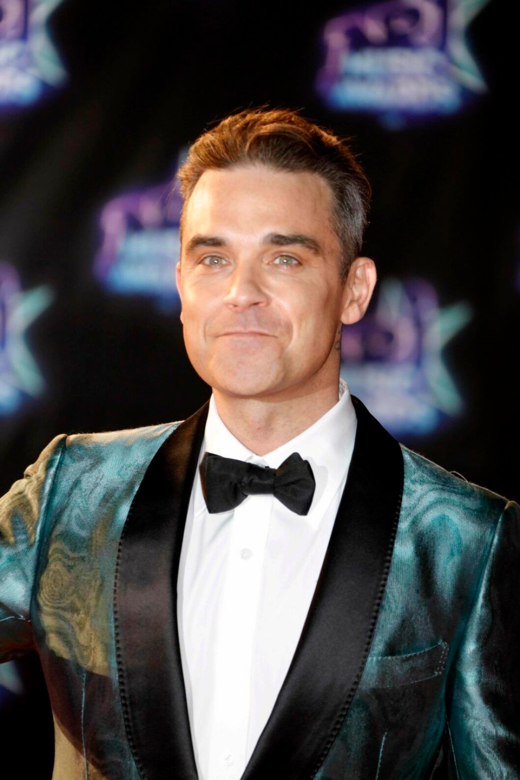 Efter de senaste årens behandlingar med Botox och Restylane är an helt slät igen. November 13, 2016 - Cannes, France - Robbie Williams - 18ème NRJ Music Awards au Palais des Festivals à Cannes, France, le 12 Novembre 2016. # SOIREE 'NRJ MUSIC AWARDS 2016' AU PALAIS DES FESTIVALS A CANNES (Credit Image: © Visual via ZUMA Press) (c) Zumapress / IBL