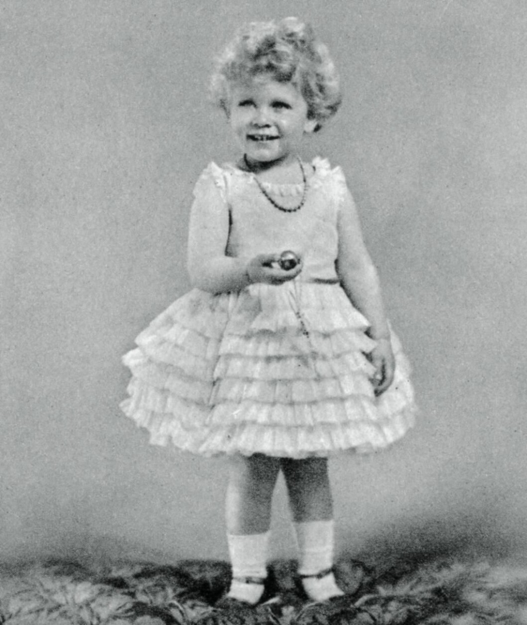 Drottning Elizabeth som tvååring. Bild från 1928. Drottning Elizabeth som 2-åring. Bild från 1928.