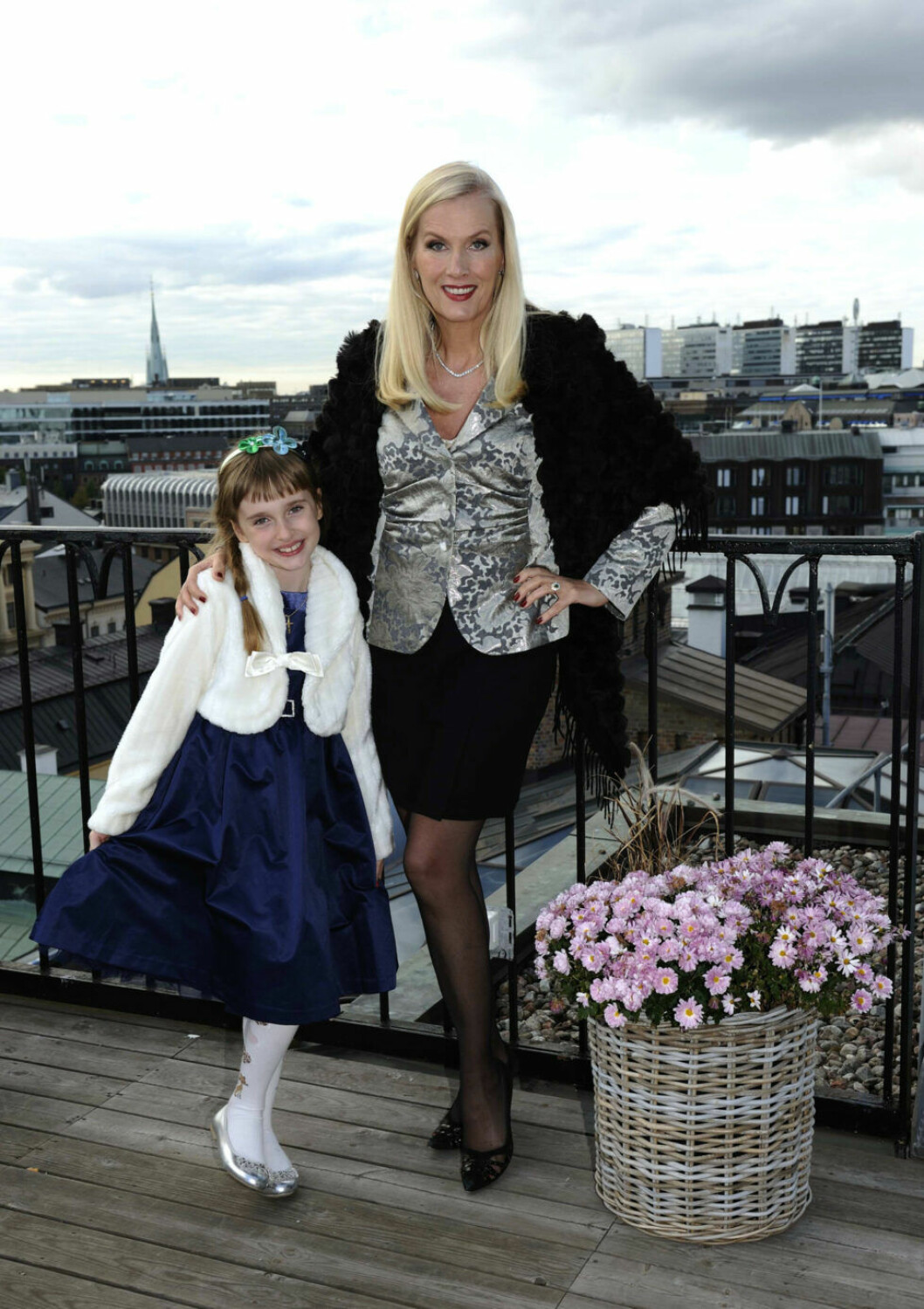 Tittarna har fått se Erika växa upp vid sin mammas sida. Gunilla Persson med dottern Erika 2010