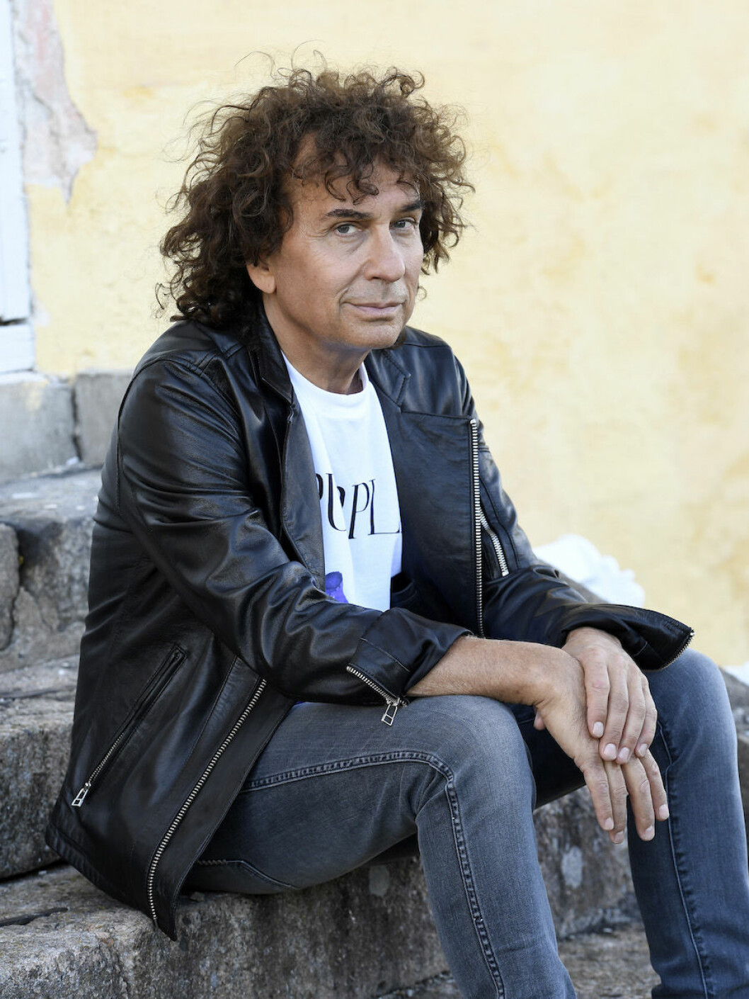 Här trotsar Magnus Uggla förbudet – efter beskedet om sjukskrivningen