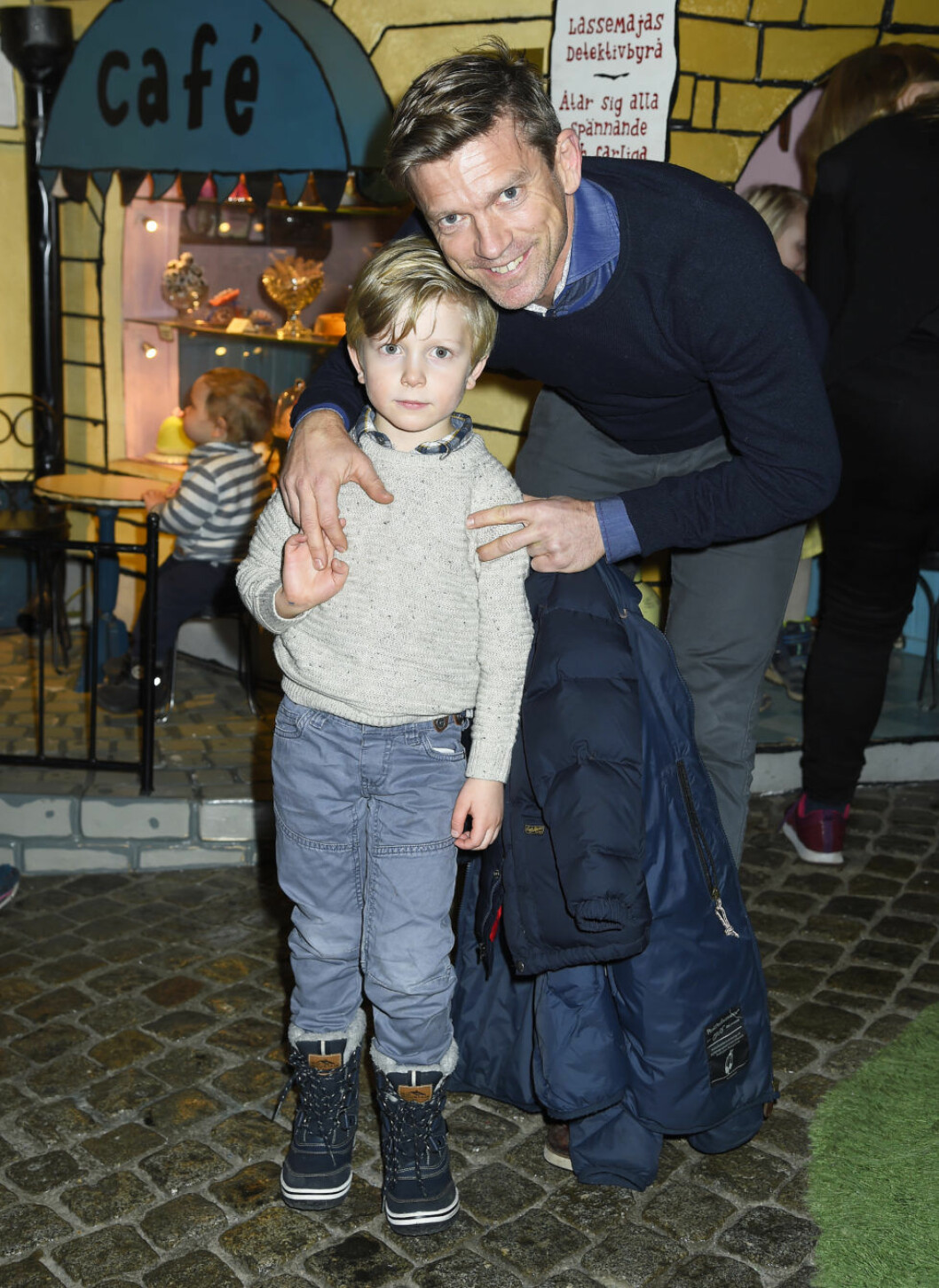 Jesper Blomqvist med sonen Caspar.