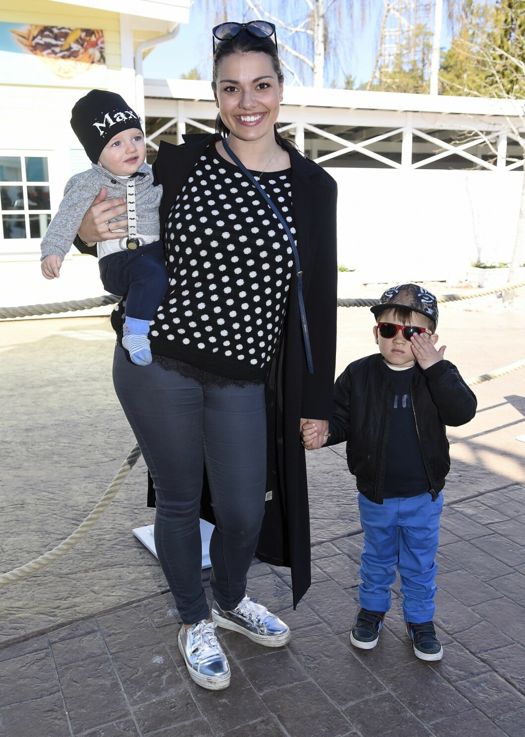 Carin Da Silva med sönerna Theo och Max. <em><strong>FOTO: IBL</strong></em> Carin Da Silva, Theo, Max ler mot kameran
