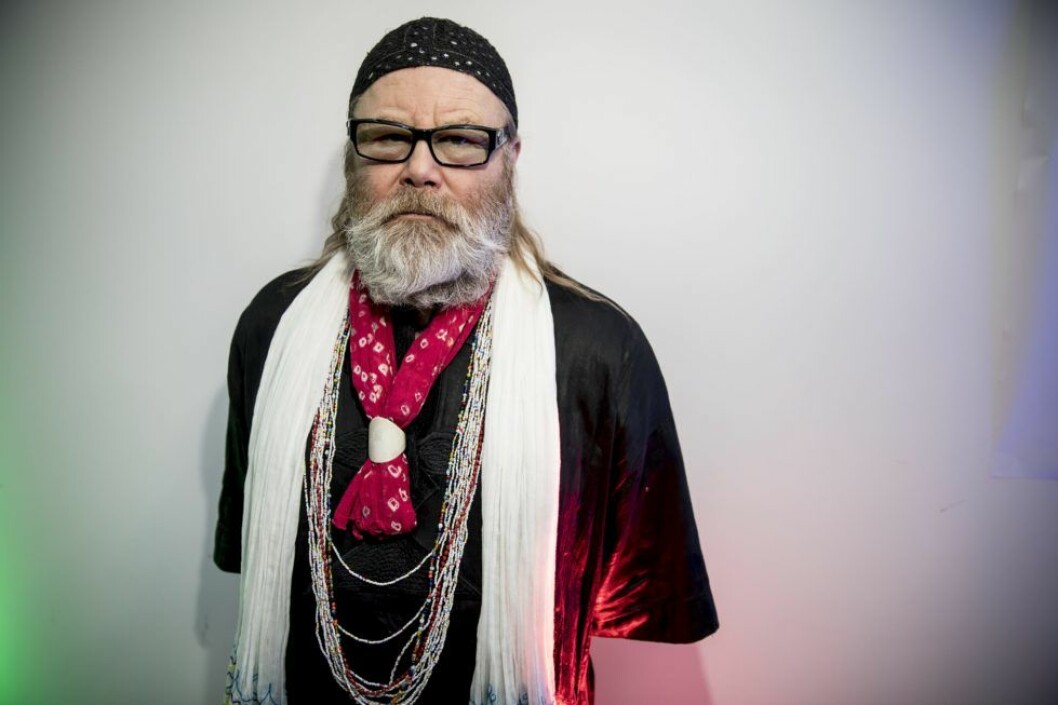 På presskonferensen inför Melodifestivalen i december försökte Roger Pontare dölja bulorna under ögonen med smink och ett par glasögon med tjocka svarta bågar. Roger Pontare Pressträff Melodifestivalen 2017 2016-11-30 (c) SANDBERG MAGNUS / Aftonbladet / IBL Bildbyrå * * * EXPRESSEN OUT * * * AFTONBLADET / 4560
