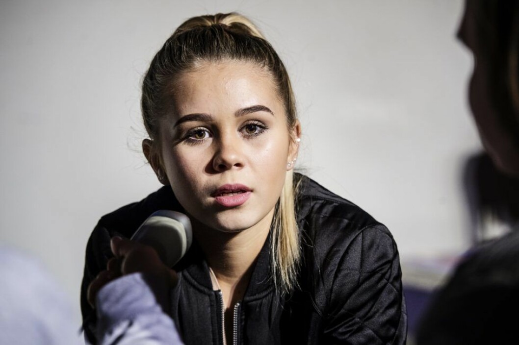 Hon vill att näthat tas upp som ämne i skolan. Lisa Ajax ses i årets "Melodifestival"