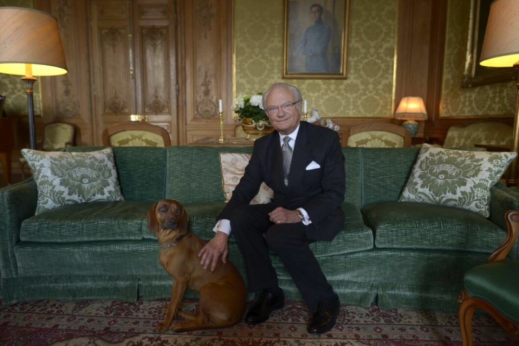 Brandie poserade duktigt med kungen inför hans 70-årsdag.