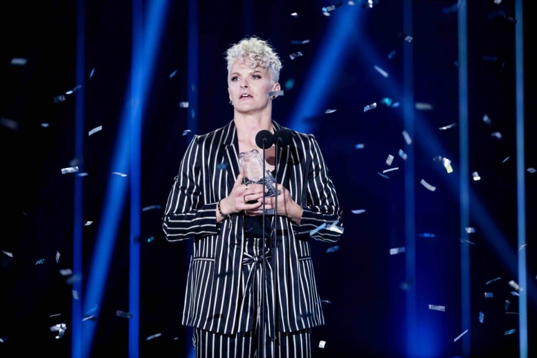Nilla Fischer.<em><strong> FOTO: IBL</strong></em> Nilla Fischer håller i Diamantbollen
