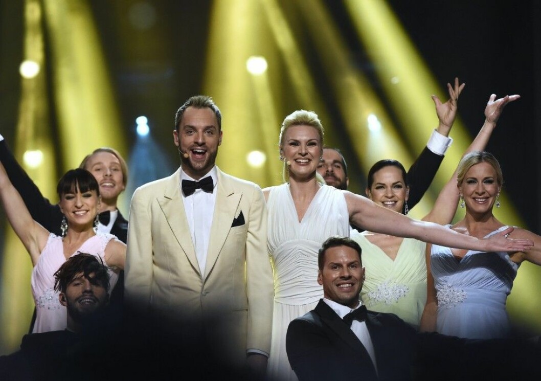 Hon gör succé som programledare för Melodifestivalen med Robin Paulson. Foto: IBL Hon gör succé som programledare för Melodifestivalen med Robin Paulson. Foto: IBL