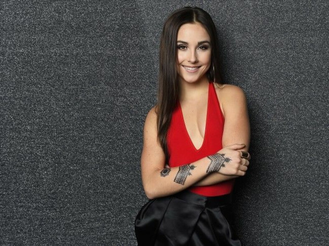 17-åriga Isa och Wiktoria har följts åt sedan de var barn. Isa Tengblad Pressträff inför Melodifestivalen, 2016, SVT, Stockholm, 2015-11-30 (c) Karin Törnblom / IBL