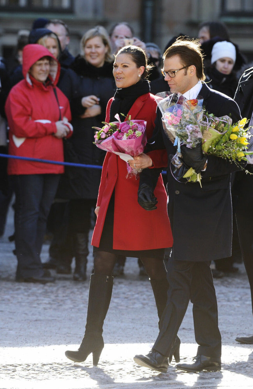 Här ser vi samma kappa på kronprinsessan Victoria. Här ser vi samma kappa på kronprinsessan Victoria.